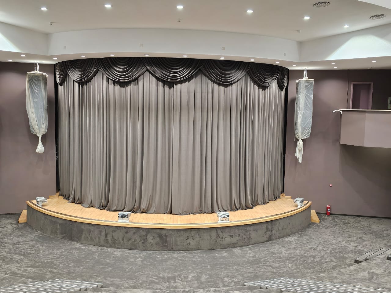 Монтаж Одежды сцены для объекта ФГБУ «Объединенный санаторий «Русь» Монтаж Одежды сцены для объекта ФГБУ «Объединенный санаторий «Русь»